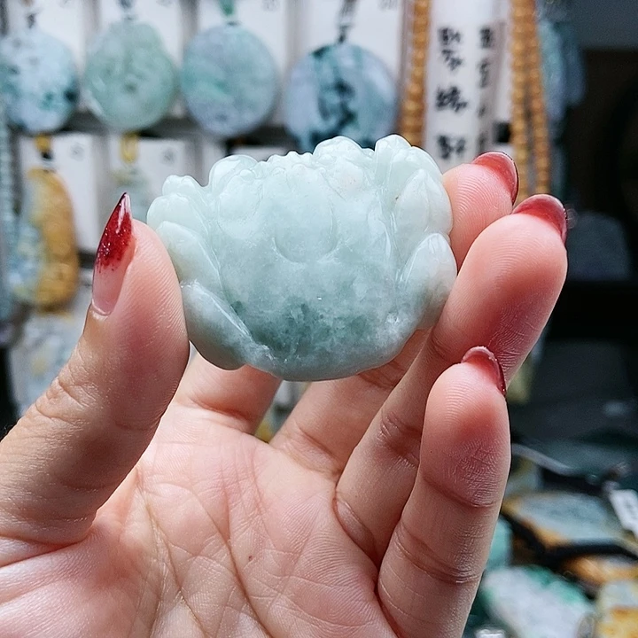 颈饰足铂镶嵌翡翠翡翠