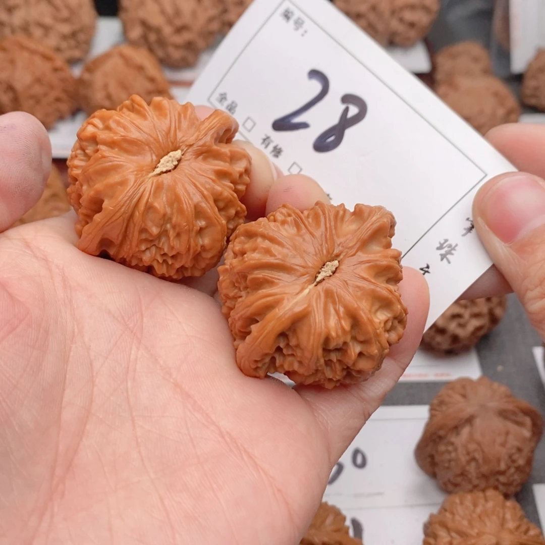 文玩核桃吊坠41白狮子28