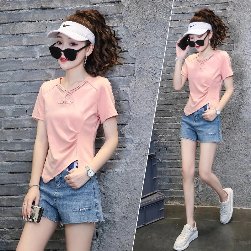 粉色V领盘扣国风短袖T恤女装2025夏季新款不规则褶皱开叉独特上衣