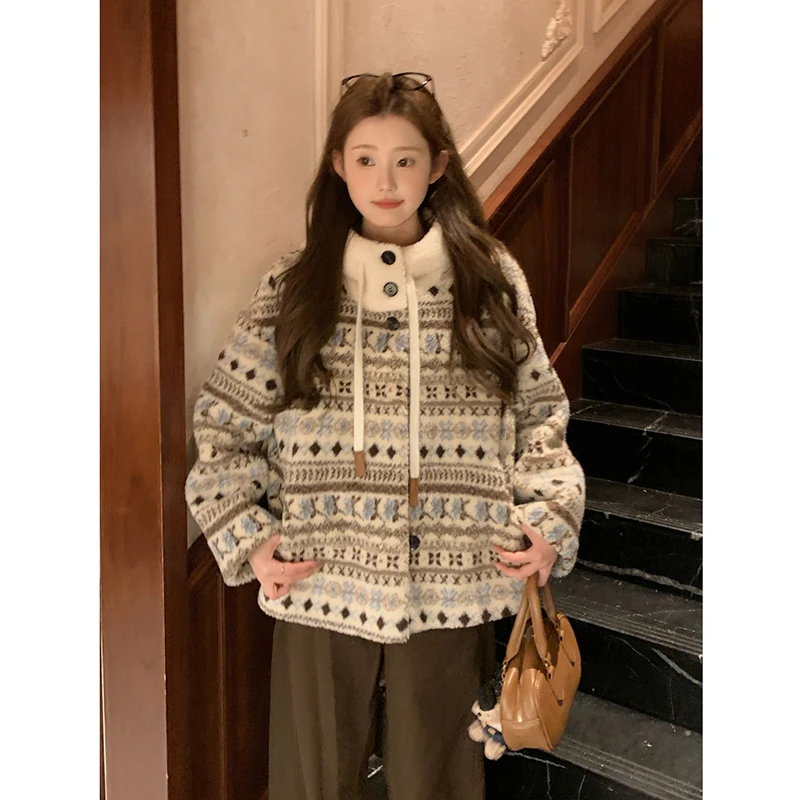 费尔岛风提花短外套女2025冬季新款羊羔毛连帽加厚保暖毛毛外套潮