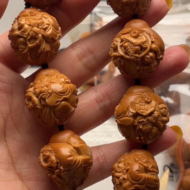 彩***、橄榄核吊坠雕刻艺术作品