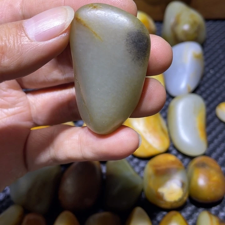 和田玉未镶嵌珠宝奇石