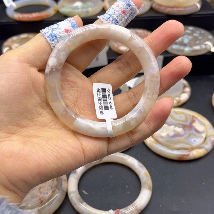 万***.玛瑙/玉髓未镶嵌颈饰