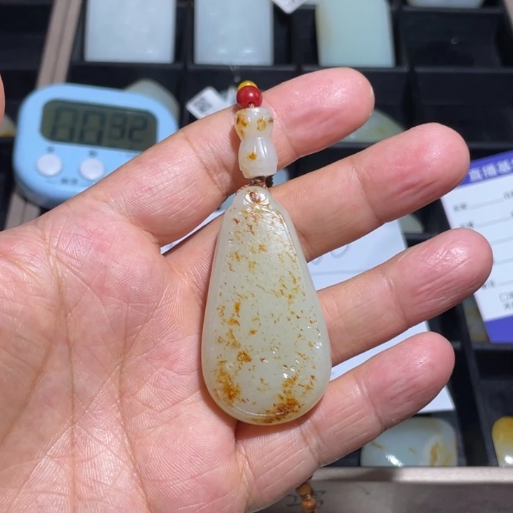 和田玉未镶嵌吊坠(不含链)左**路