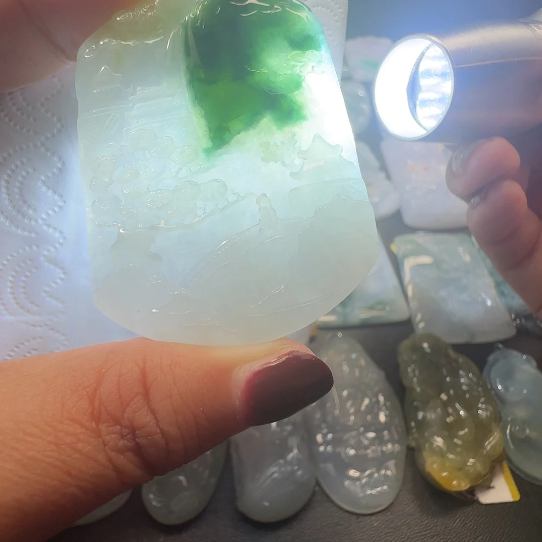 翡翠未镶嵌吊坠(赠链)