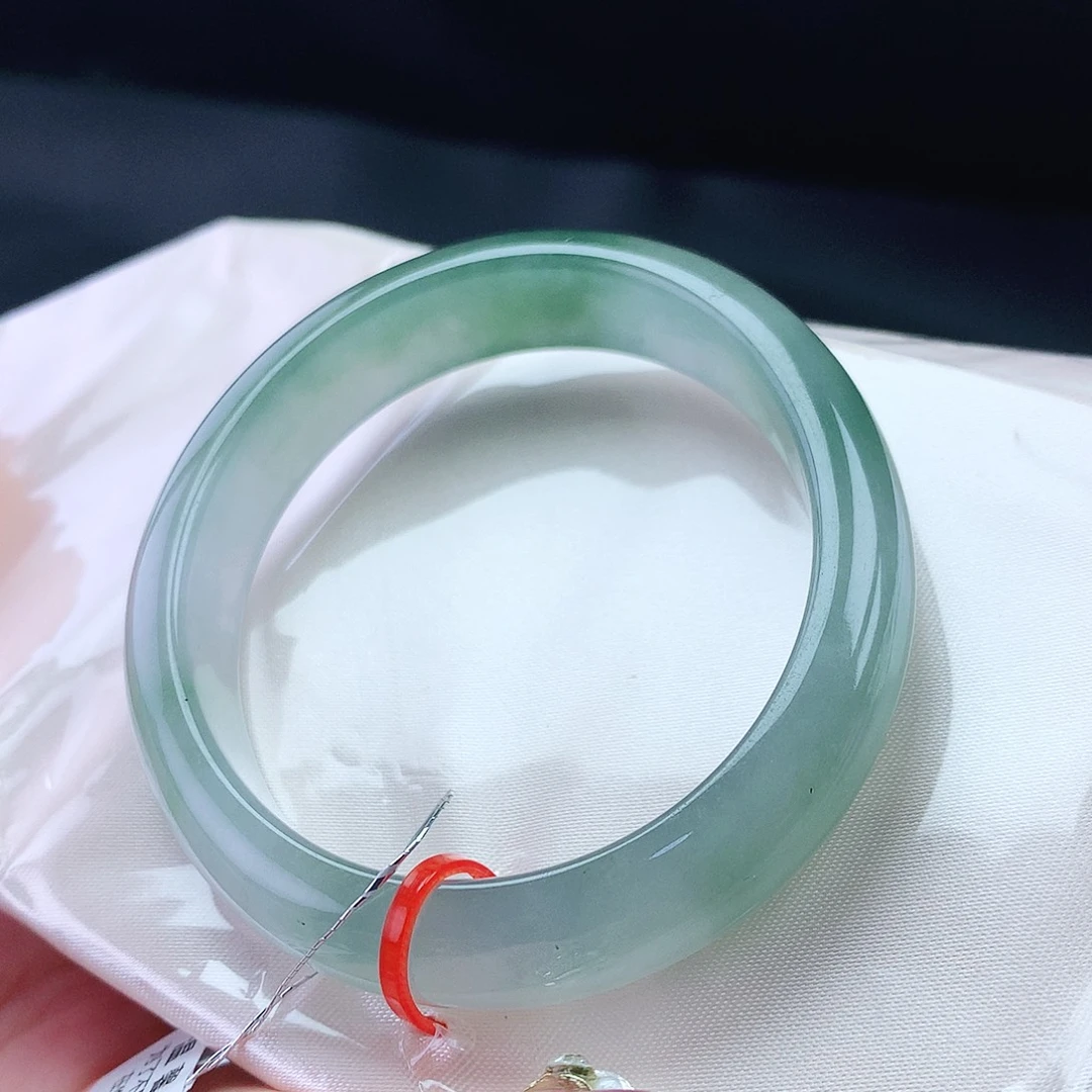 翡翠手镯未镶嵌54贵