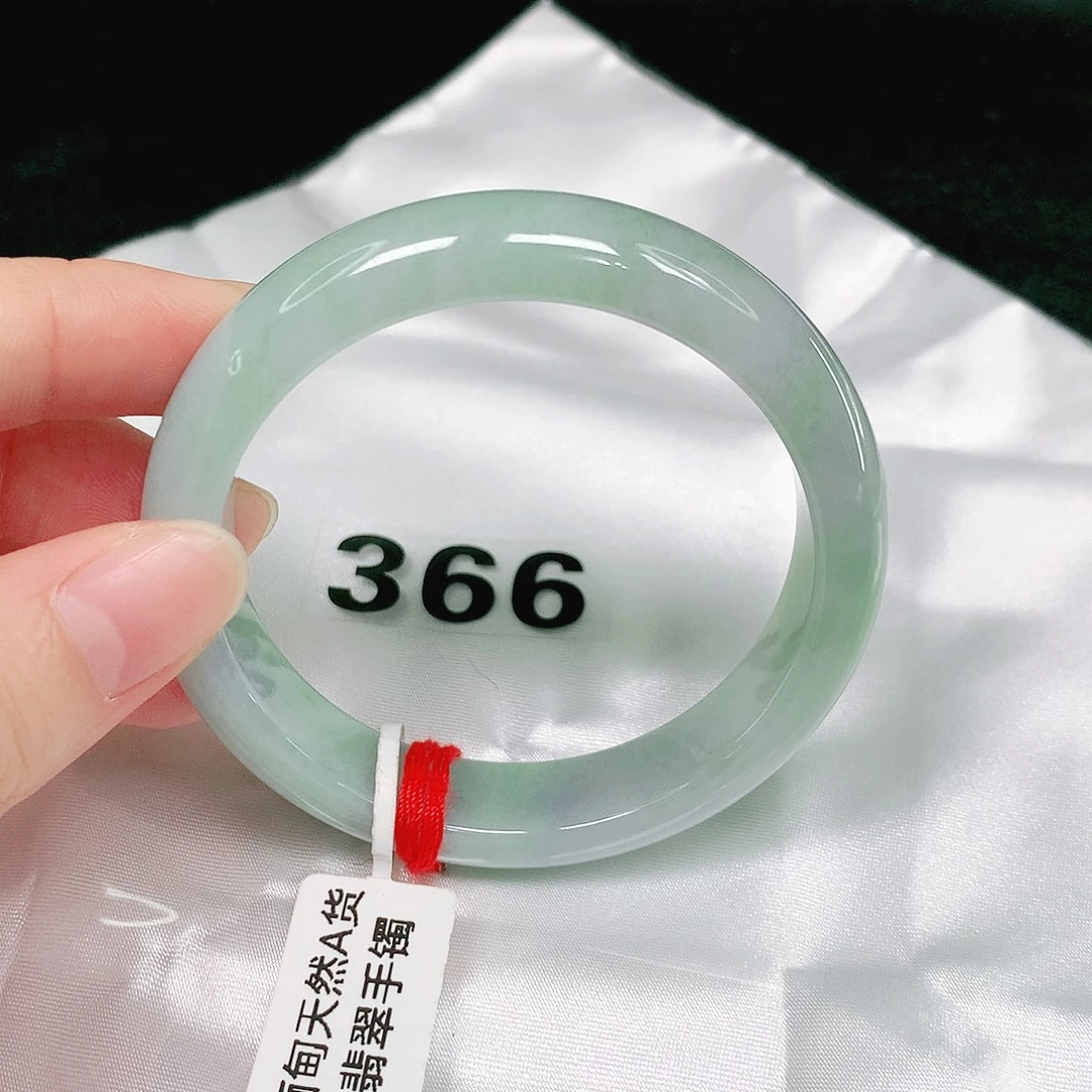 翡翠手镯未镶嵌翡翠手镯未镶嵌
