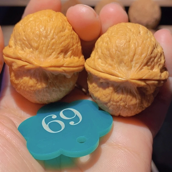 核桃龙珠尺寸4.0手把件