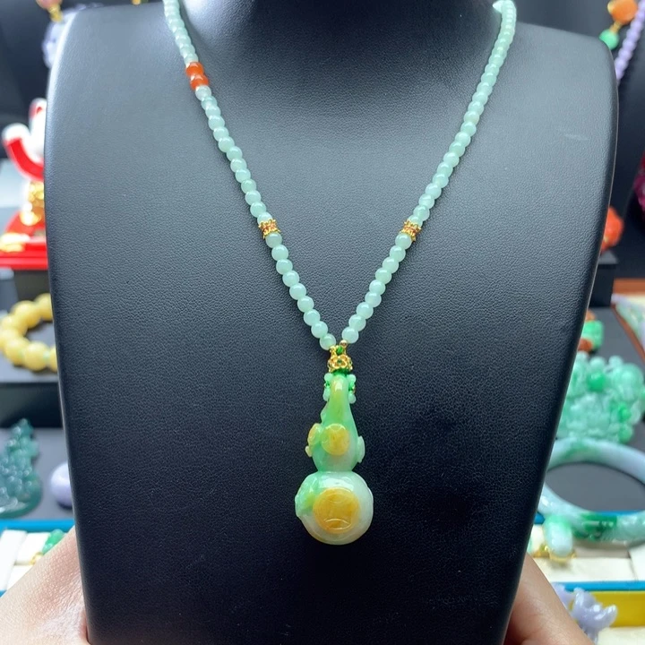 翡翠颈饰未镶嵌翡翠葫芦