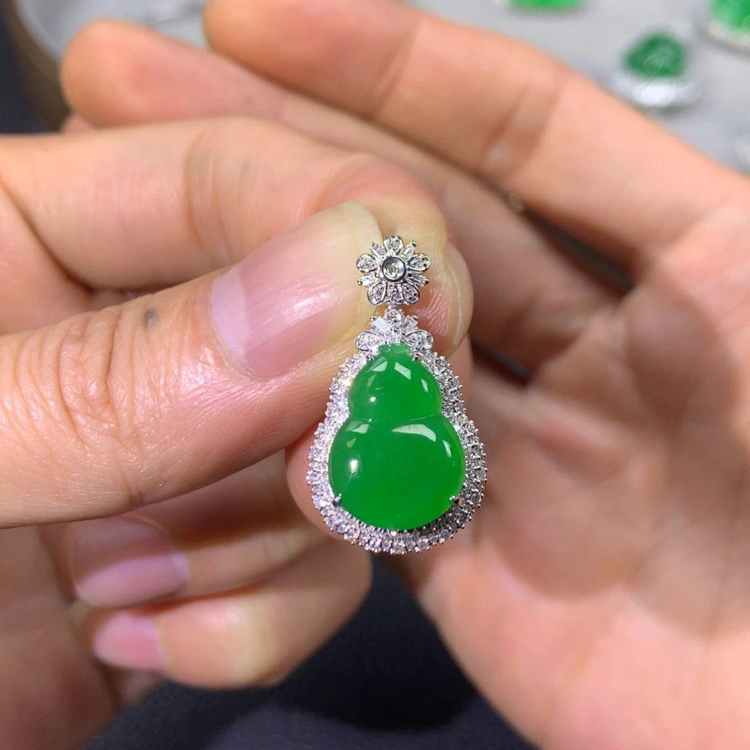 翡翠颈饰18K金镶嵌翡翠