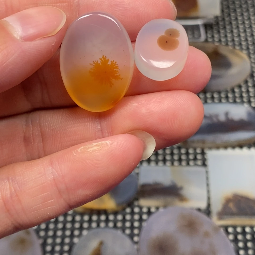 赵***.玛瑙/玉髓颈饰未镶嵌