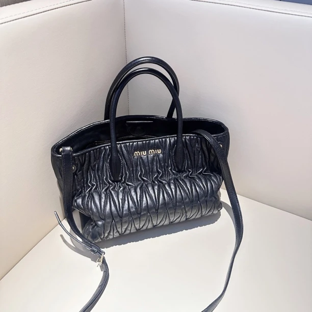 95新 MIU MIU/缪缪 黑金菜篮子褶皱手提单肩包