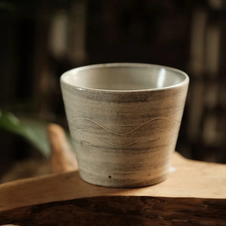 粉引刻纹猪口杯B0016