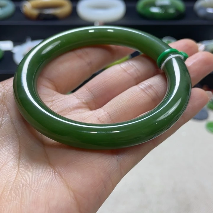 和田玉（碧玉）未镶嵌手镯（圆镯）俄碧菠菜绿