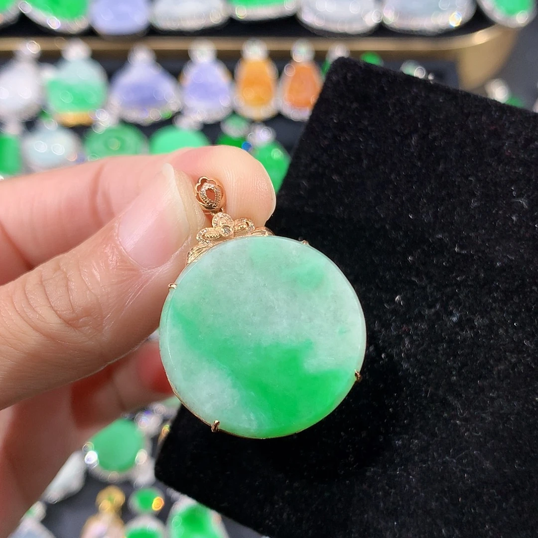 翡翠18K金镶嵌颈饰