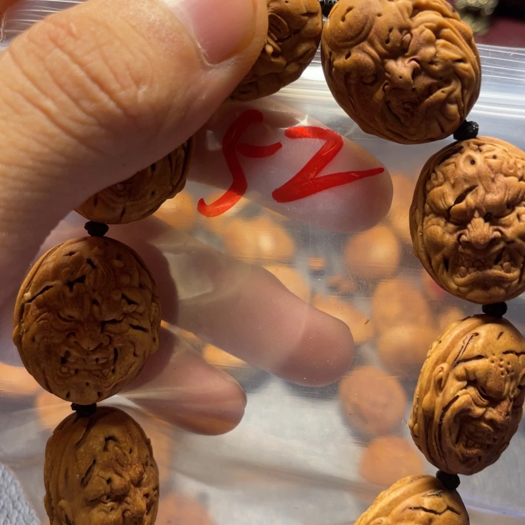大桃核雕刻瑕疵恶僧