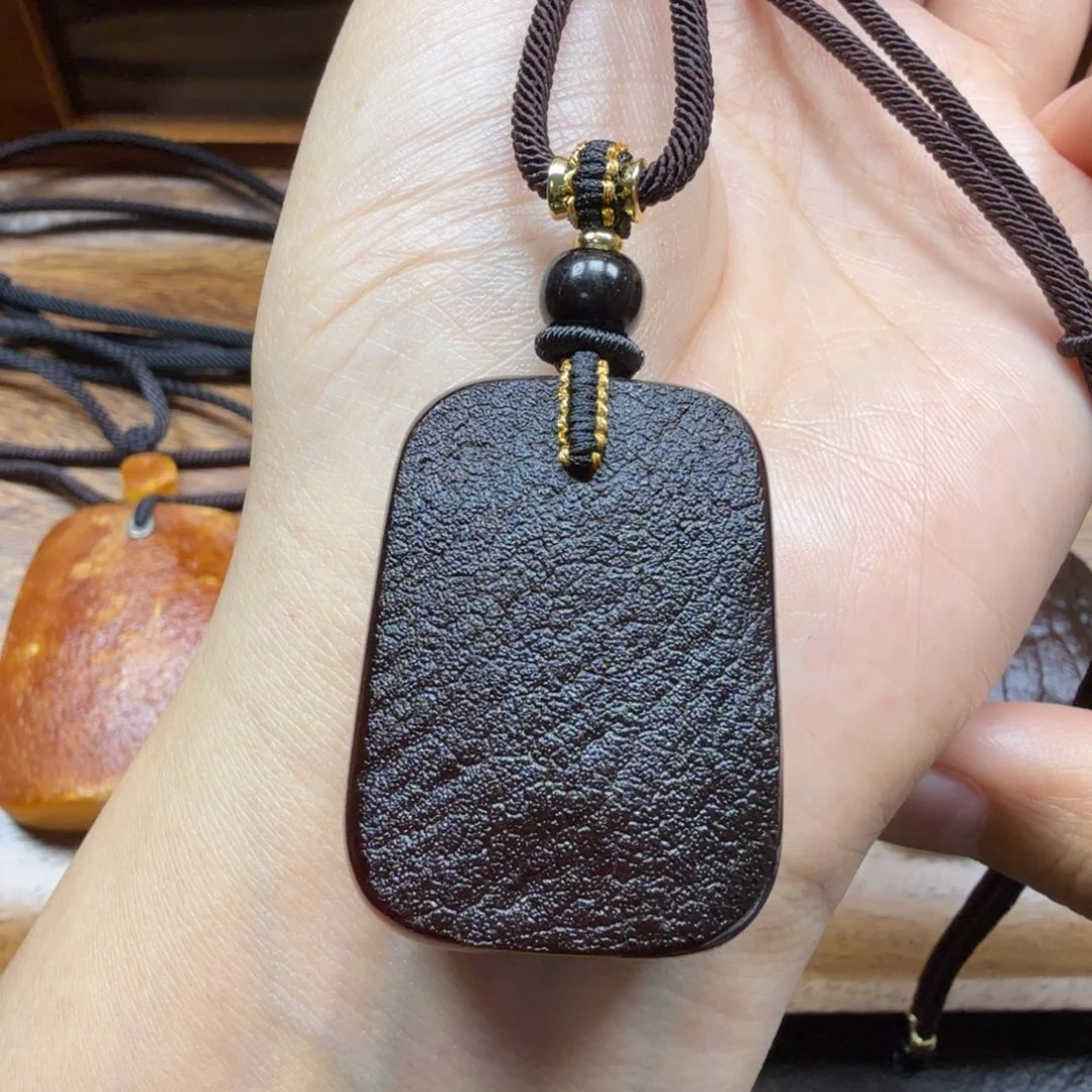 琥珀未镶嵌吊坠(赠链)