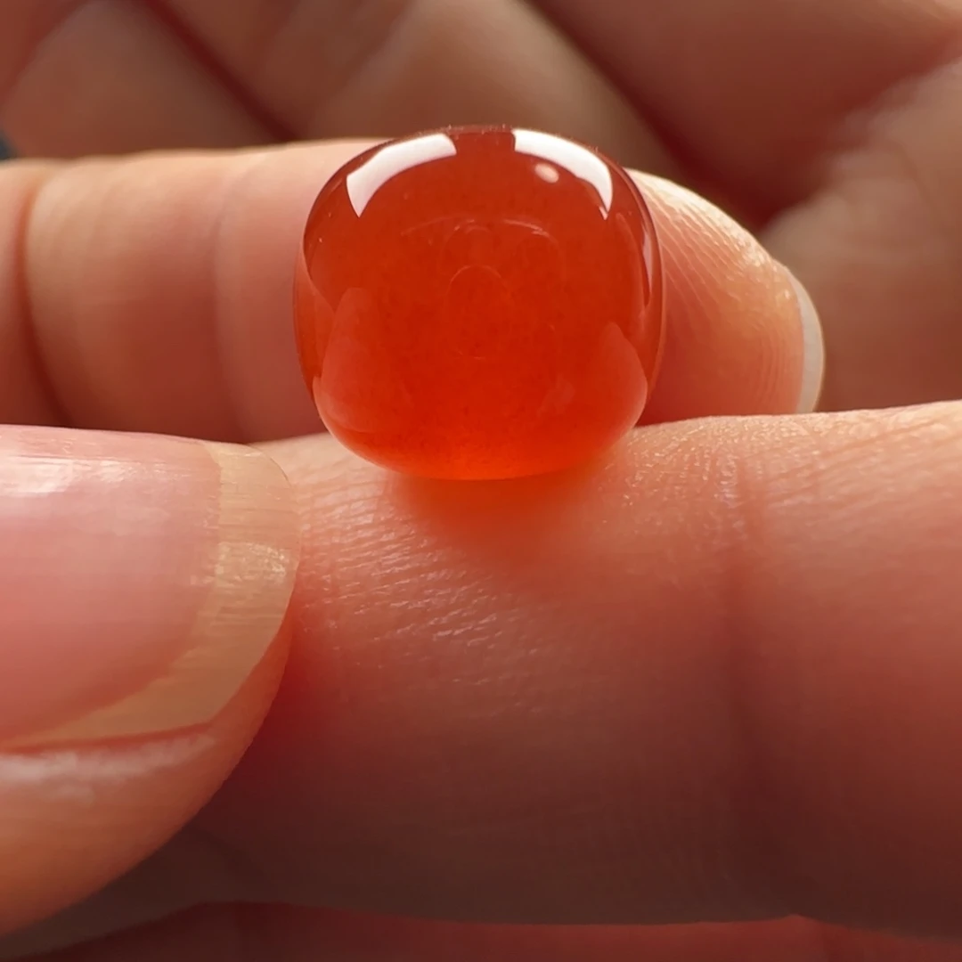 南红玛瑙未镶嵌老型：10.8x9.7冰红 满细砂 油亮 有沙纹