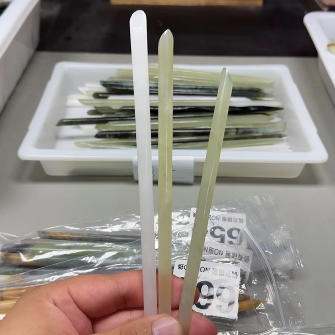 百***啡未镶嵌蛇纹石玉发饰