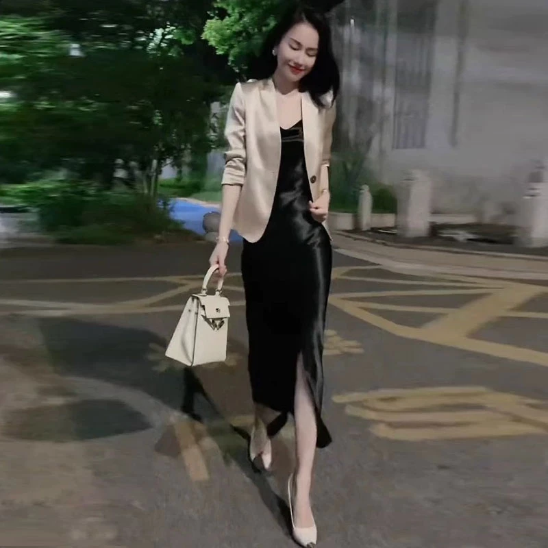 干练炸街名缓气质轻奢小香风缎面西装吊带连衣裙子百搭套装两件套