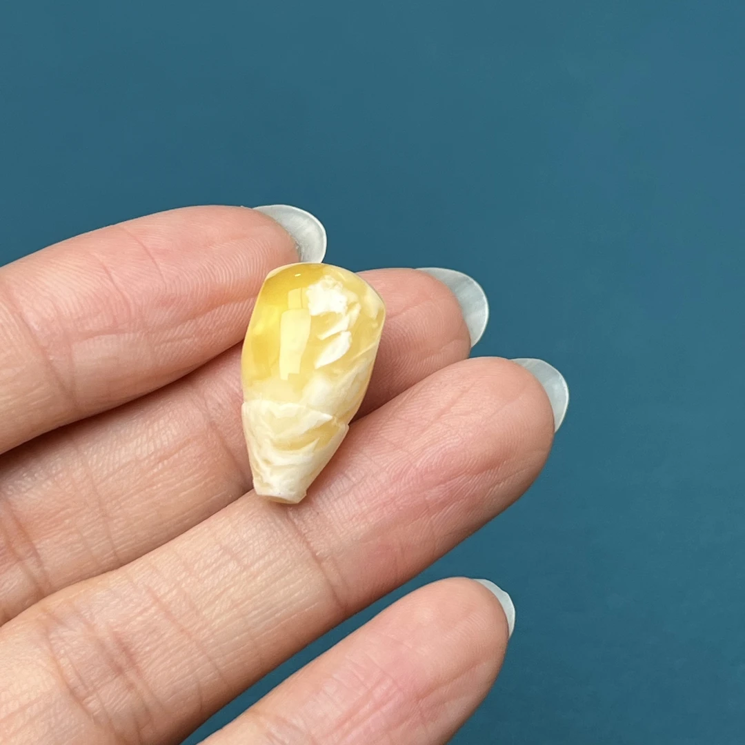 Y7190天然原矿蜜蜡 鸡油黄白花三通 10*20mm抖音基地质检发货