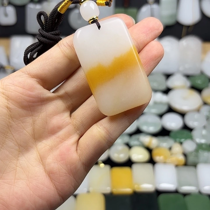 石英质玉未镶嵌颈饰