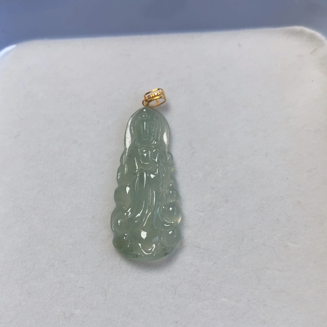 翡翠18K金镶嵌颈饰观