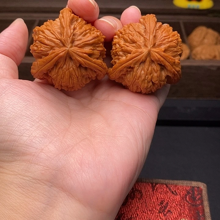 一***哥把件文玩核桃白奔