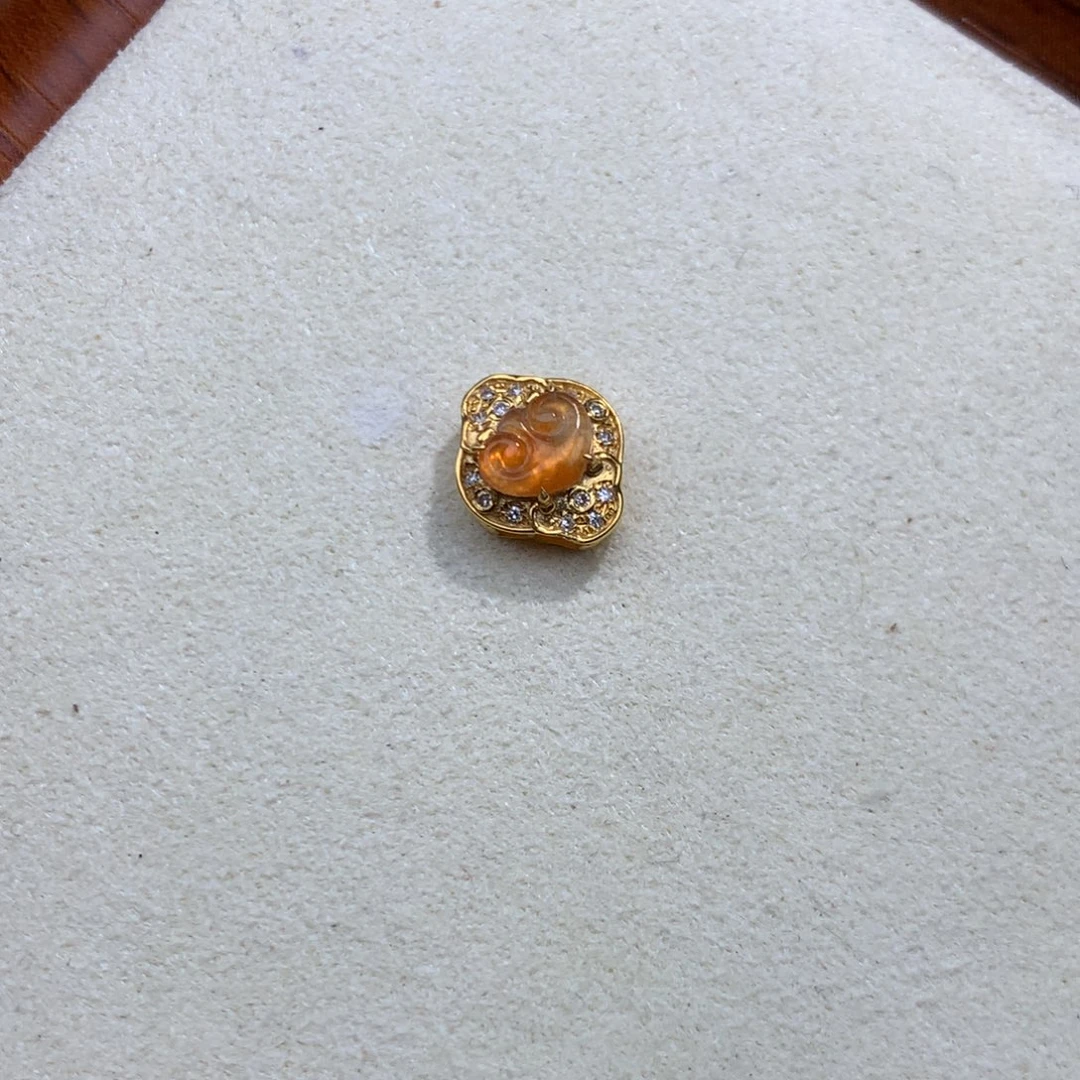 翡翠18K金镶嵌项链如意头