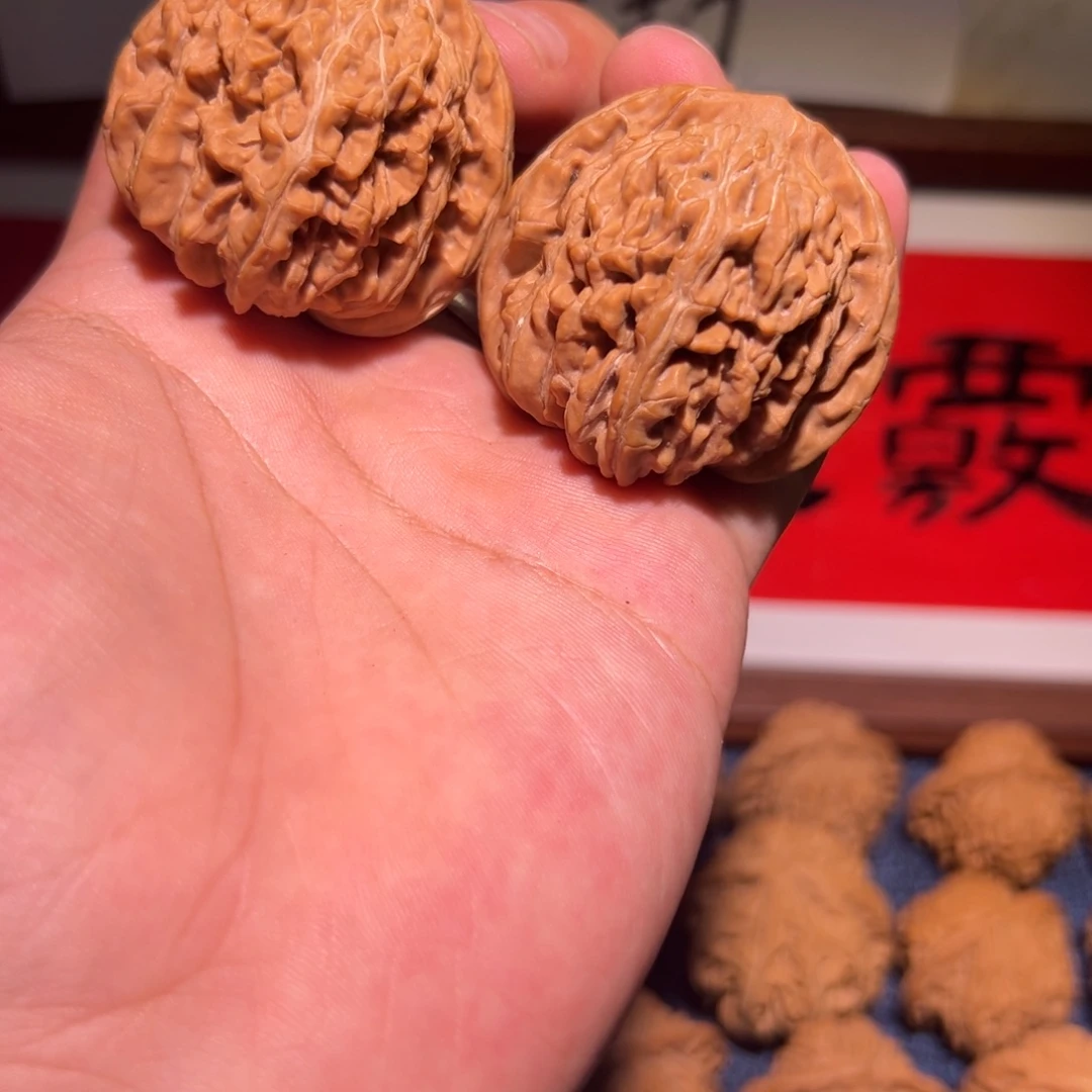 文玩核桃吊坠44红皮原桩四座楼，微水尖，49克，福利大漏不退不换