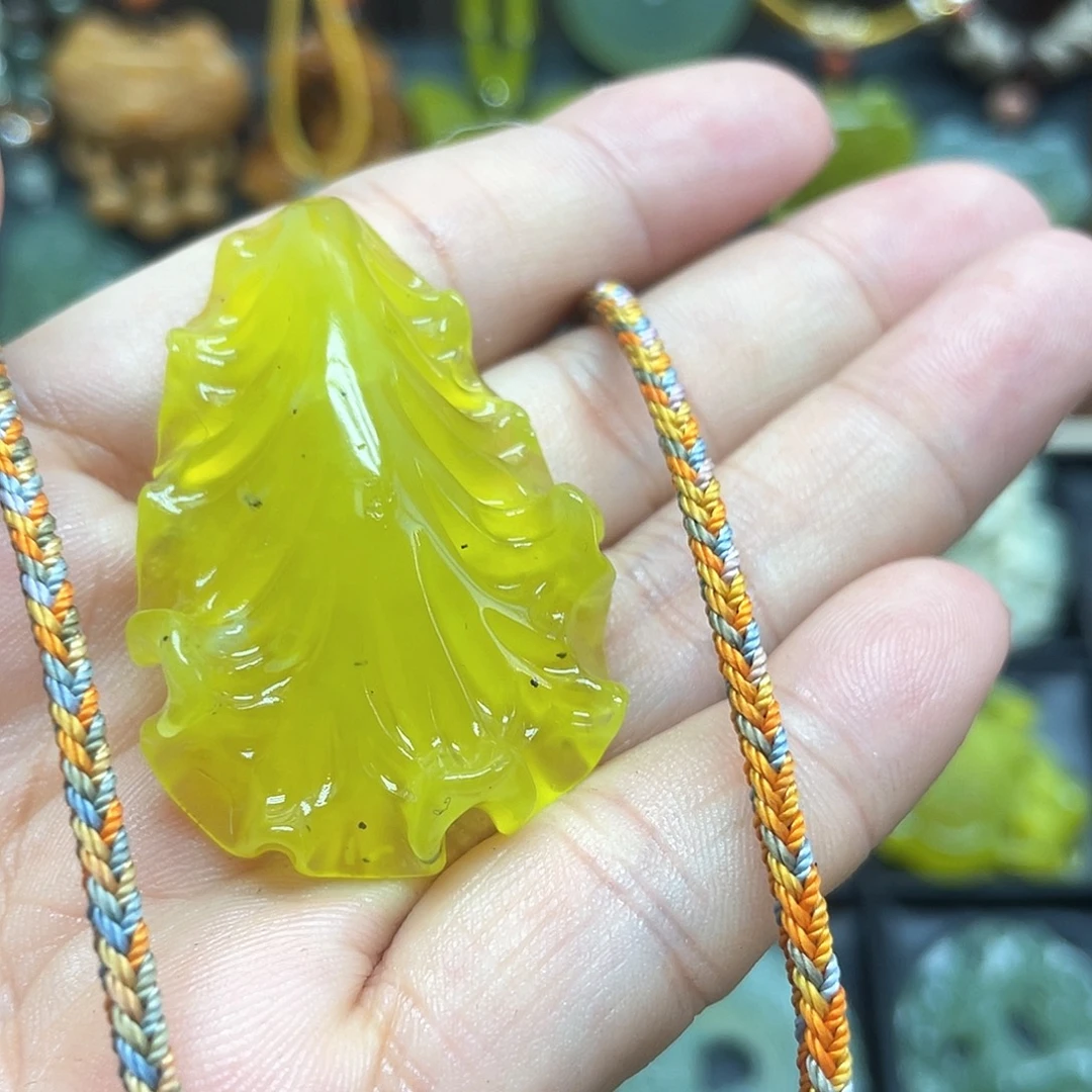蛇纹石玉未镶嵌颈饰