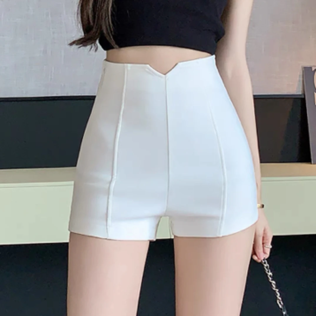 白色短裤女夏外穿2025新款紧身性感包臀热裤高腰显瘦弹力休闲裤子
