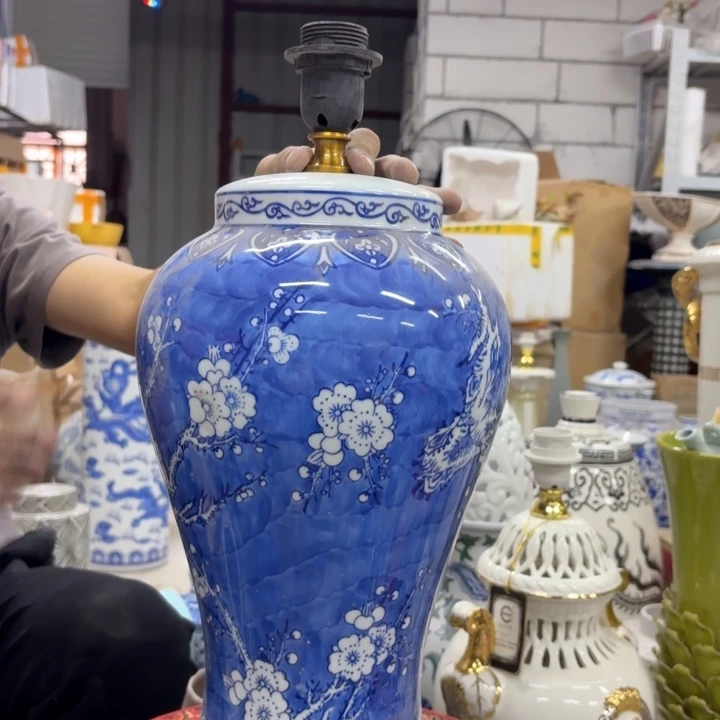 微瑕青花瓷器值得购买