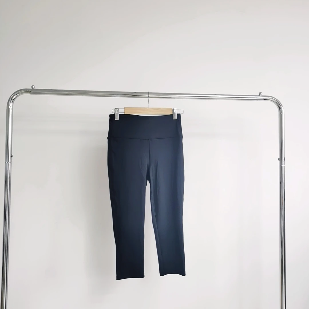 R232 黑色宽腰头七分瑜伽裤