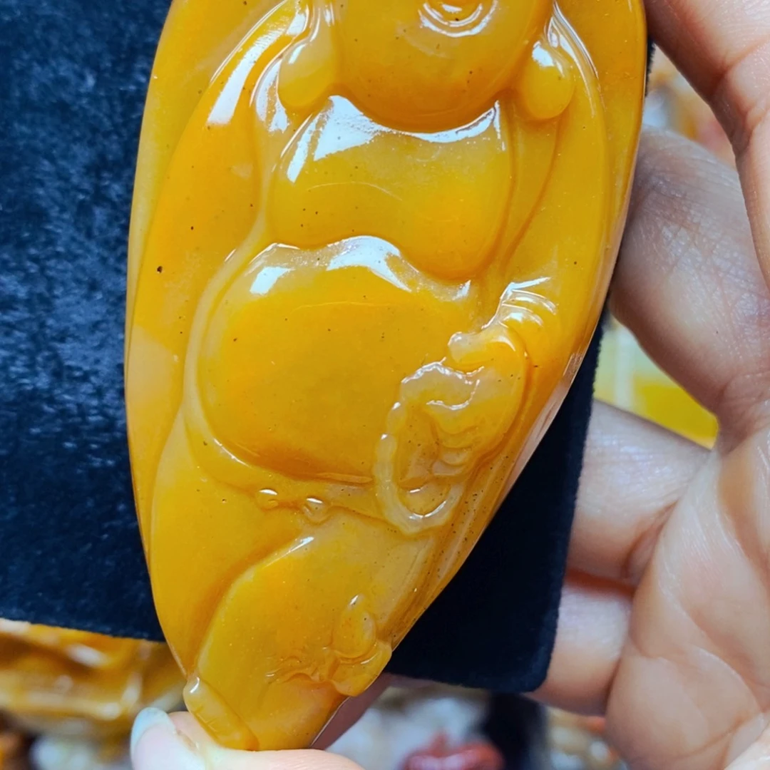 未镶嵌石英质玉（黄龙玉）颈饰