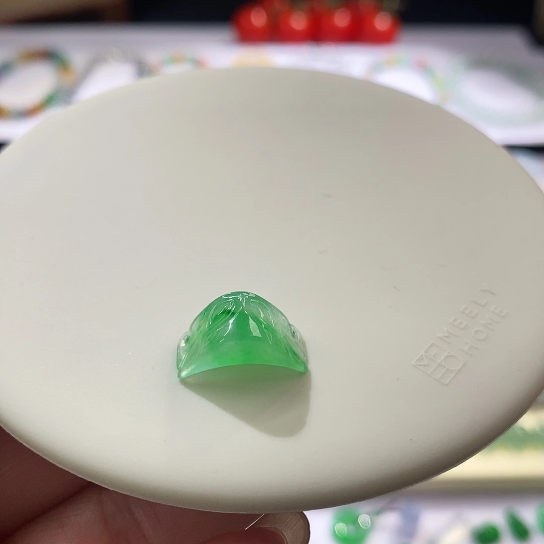 翡翠散珠飘花随行