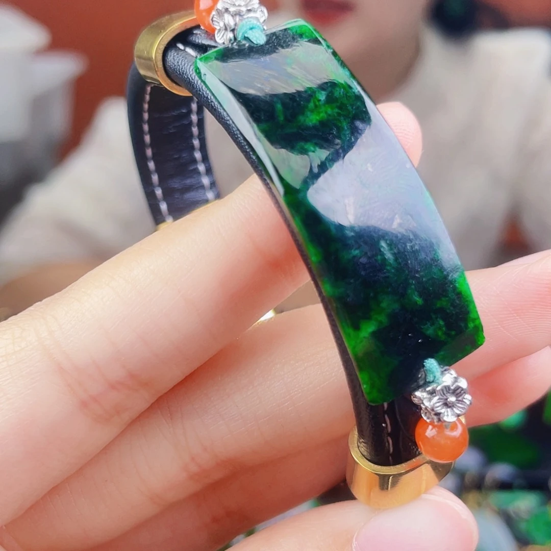 翡翠手镯未镶嵌饰品