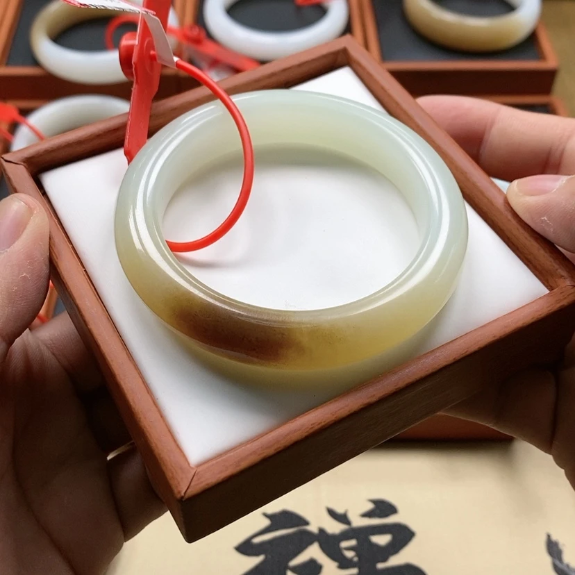 【闪购商品】未镶嵌手镯和田玉
