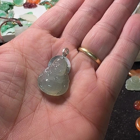 翡翠颈饰未镶嵌心***?