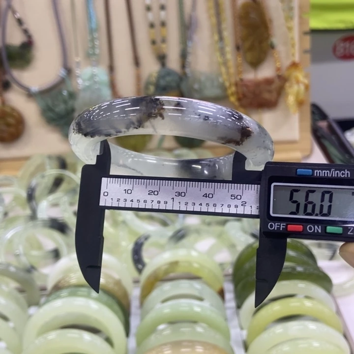 岫玉未镶嵌岫玉圆镯