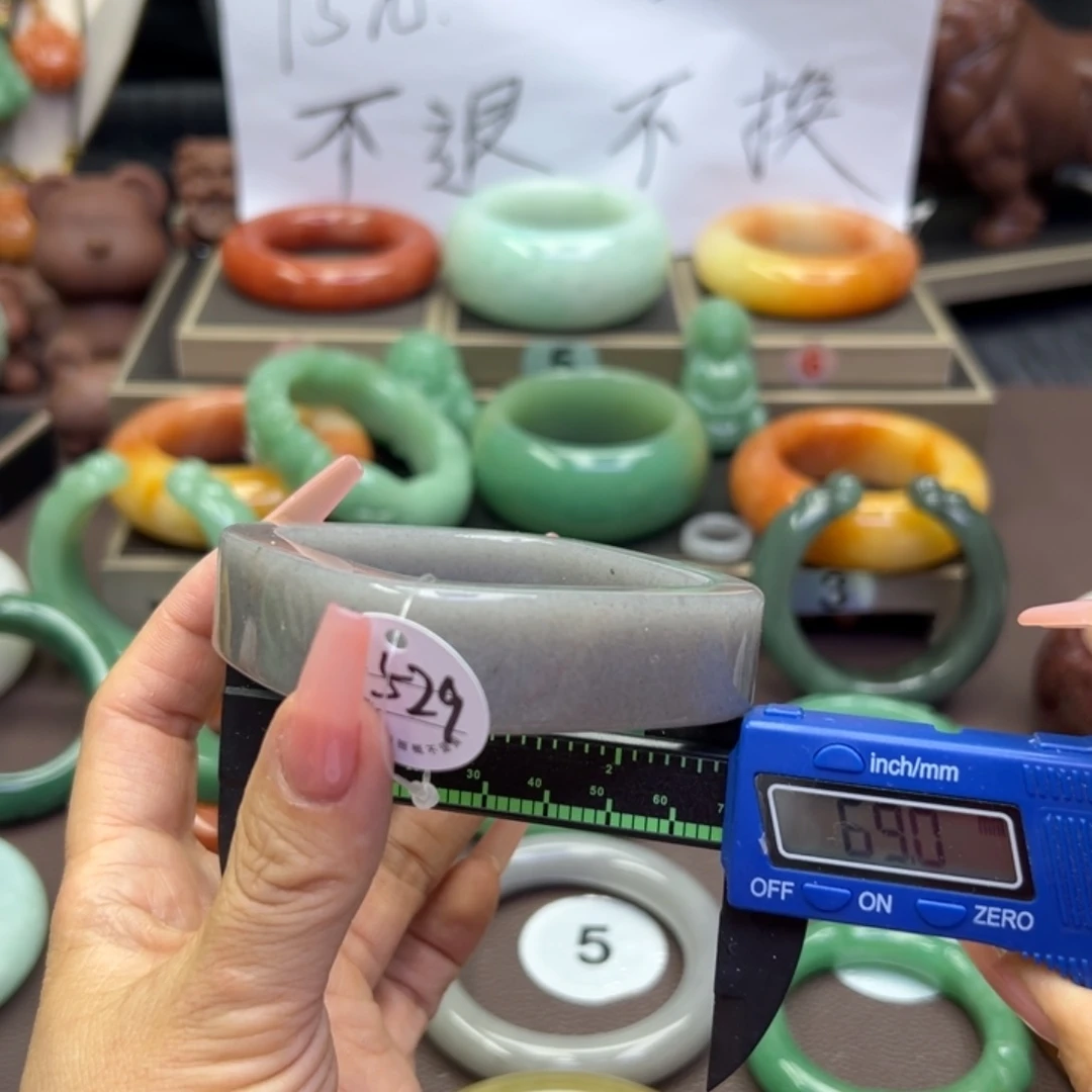 未镶嵌手镯石英岩玉