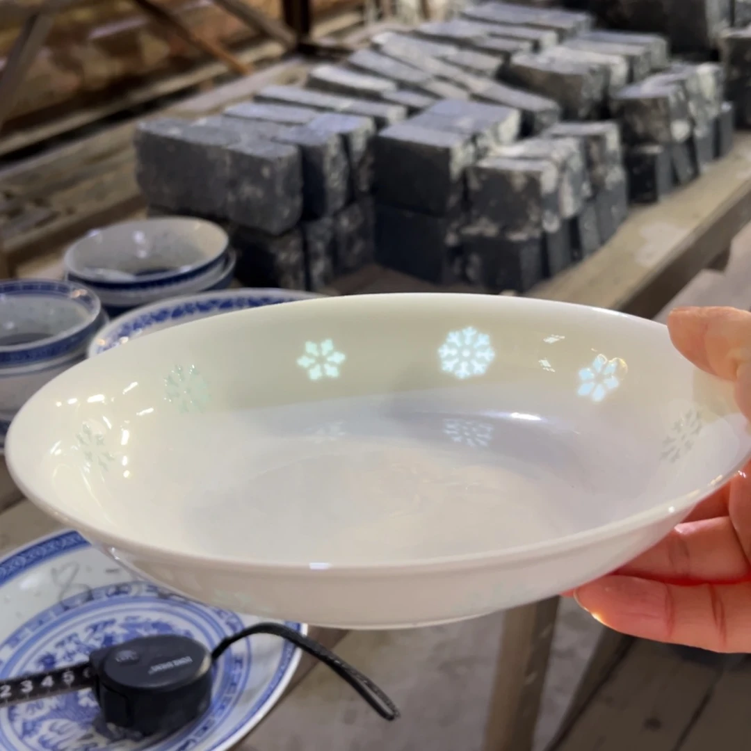 碗纯白8寸雕刻雪花盘子