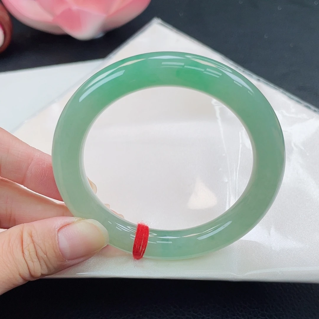 翡翠未镶嵌手镯辣绿