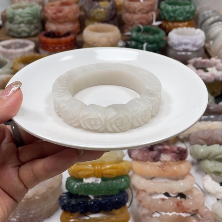 未镶嵌手镯石英质玉