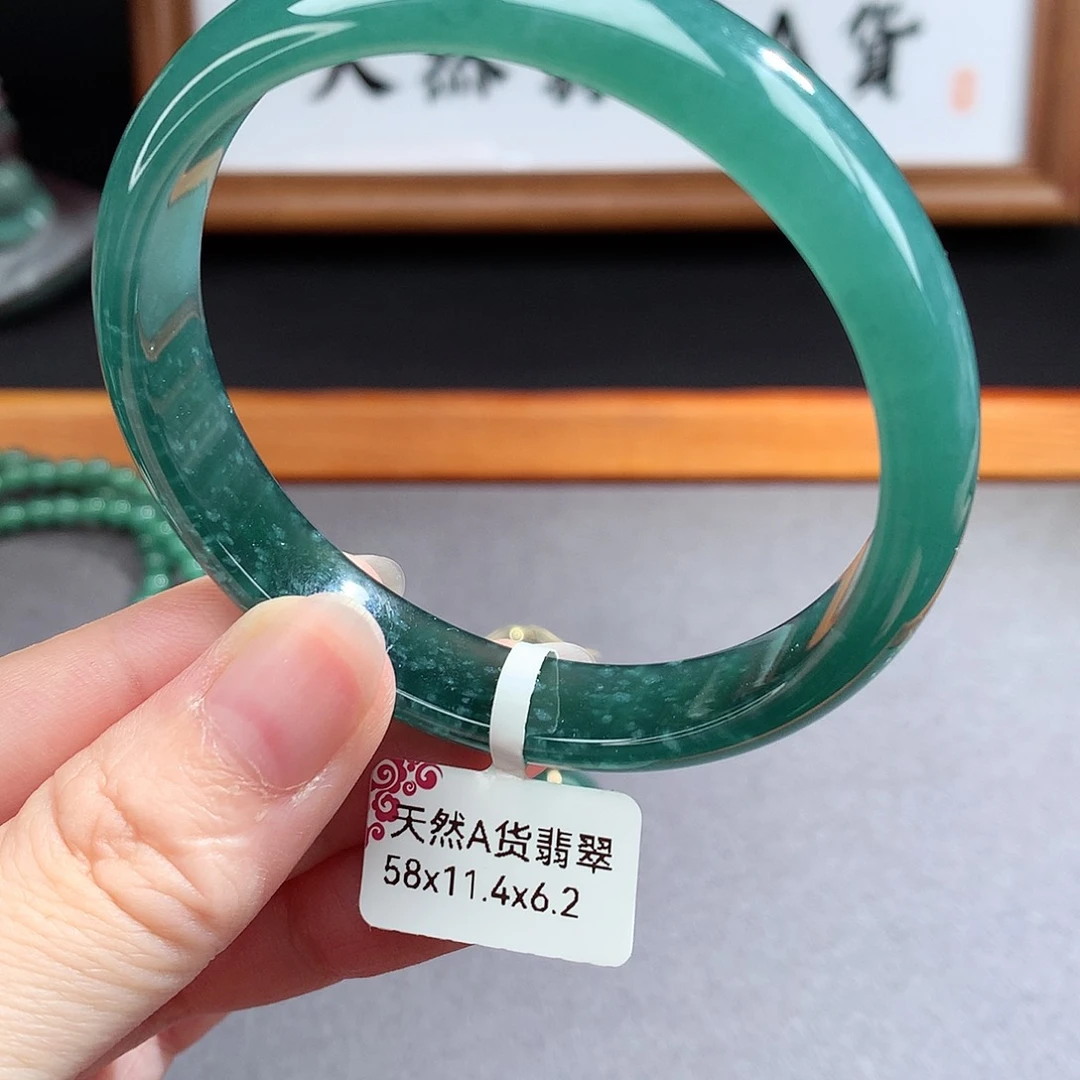 翡翠手镯（圆镯）未镶嵌