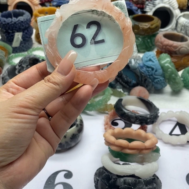 石英岩玉未镶嵌手镯