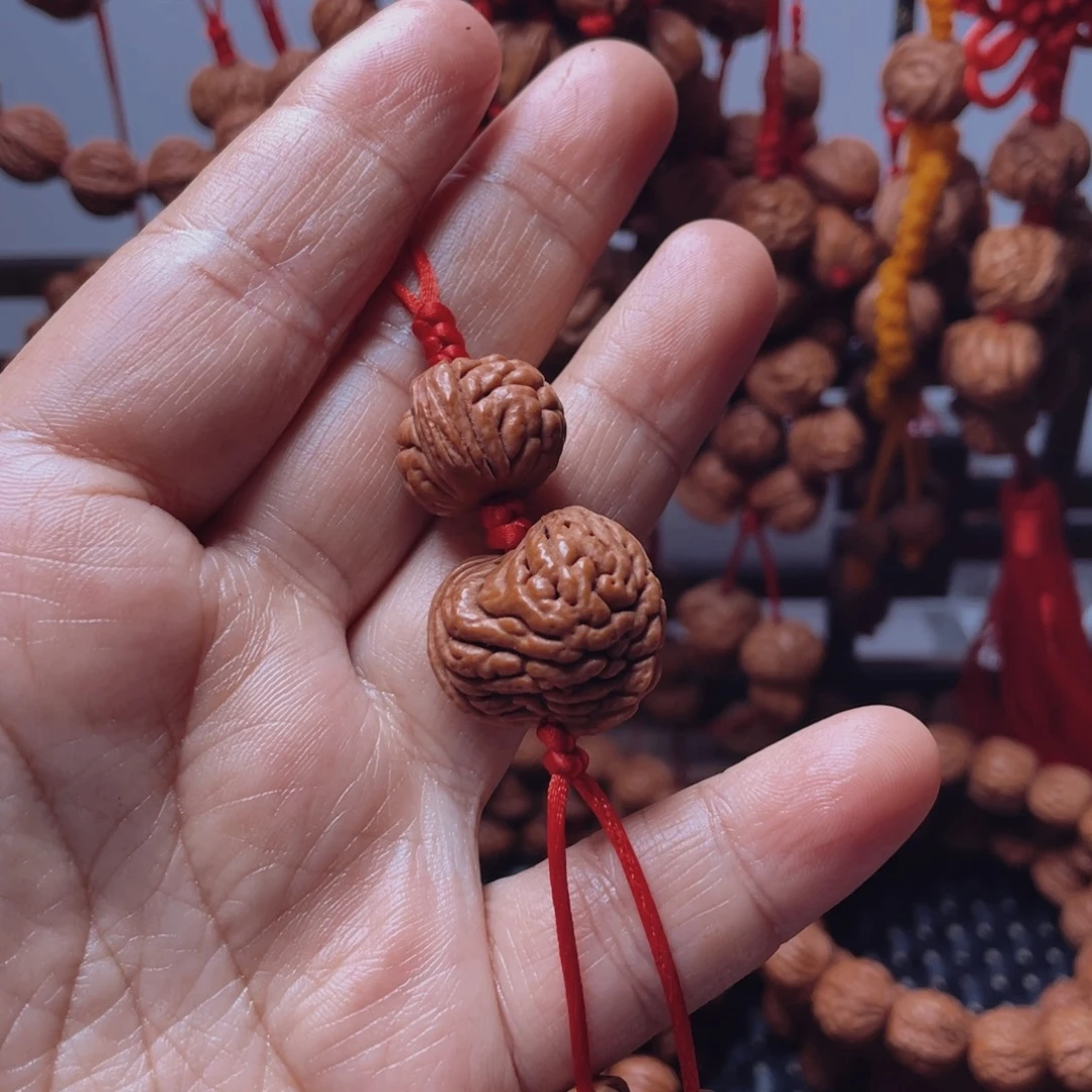 木质类龙纹桃枭挂件