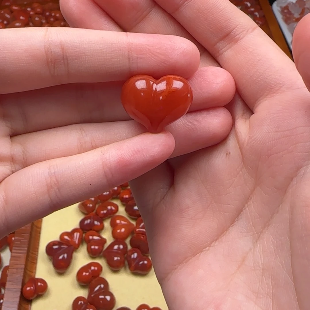 丙****南红玛瑙未镶嵌挂件