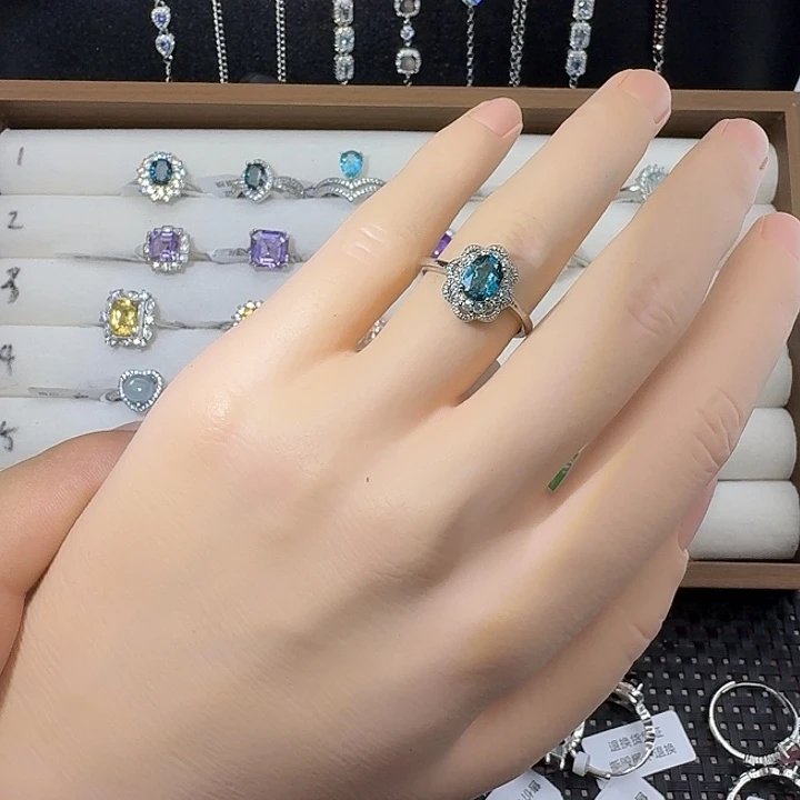 银S925镶嵌戒指托帕石