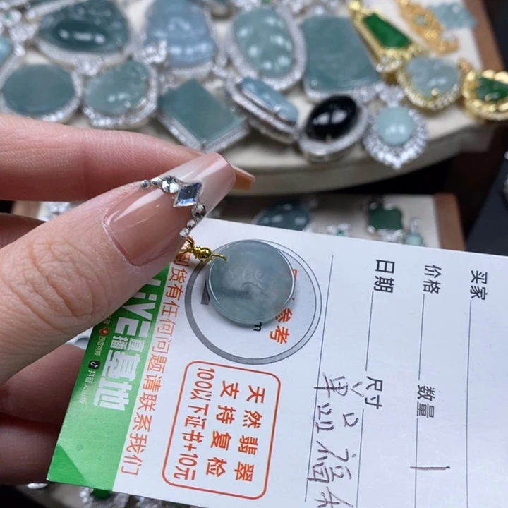 翡翠颈饰未镶嵌翡翠